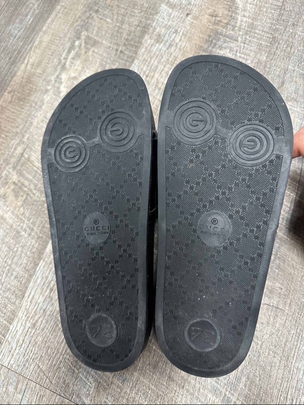 Gucci Black Leather Quilted Slide Sandals with Gold GG Emblem - Picture 3 of 5